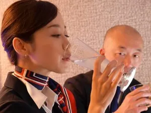 Một cô nữ sinh trẻ vừa mất đi sự trinh trắng