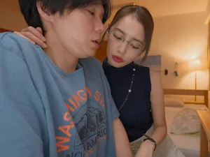 Cô gái bạch hổ lại trở về, tặng hoa cho mỹ nhân, bộ ngực đẹp nhất thì làm dáng. Mỗi buổi biểu diễn đều đông nghẹt người, và mọi người đều mong chờ màn trình diễn gợi tình của cô gái hư hỏng...