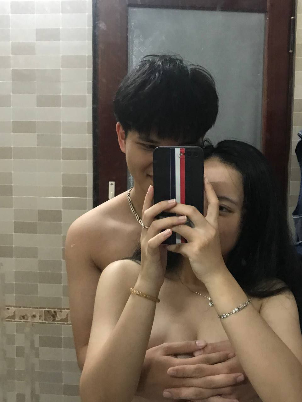 Đang ôn thi đại học mà nhìn chị nứng quá